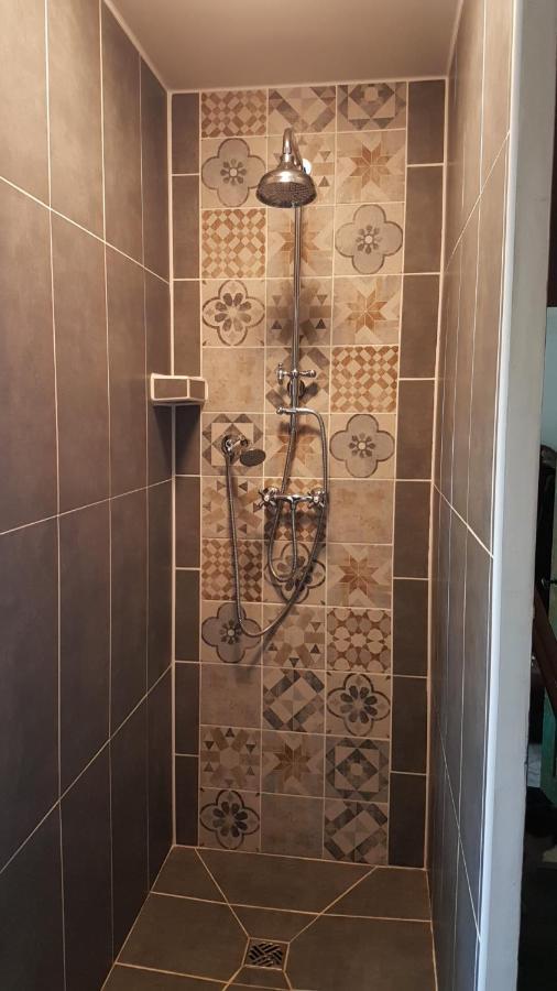 לינה וארוחת בוקר סרה La Reyniere מראה חיצוני תמונה